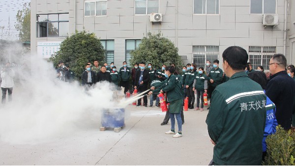 开云在线加强安全意识，全体员工进行消防演练